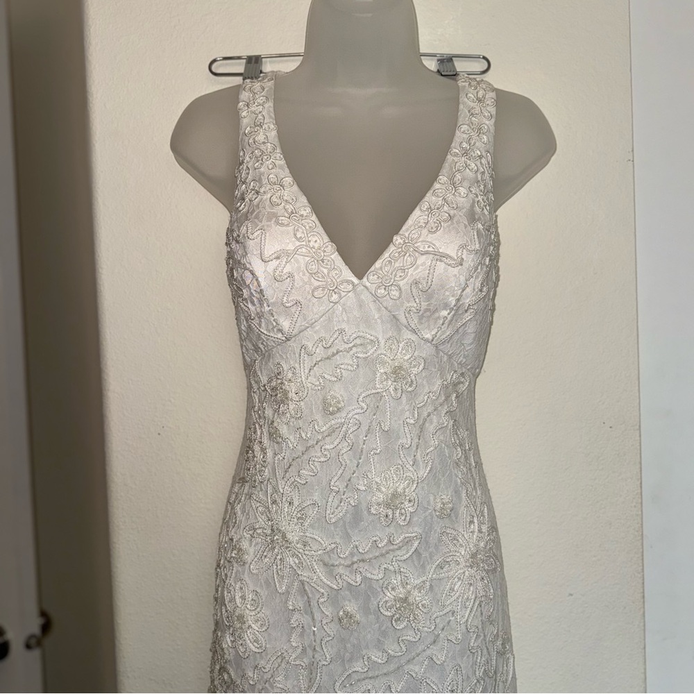 Stunning Beaded Sue Wong Nocturne Lace Wedding Dress - Size 4 - Picture 4 of 15